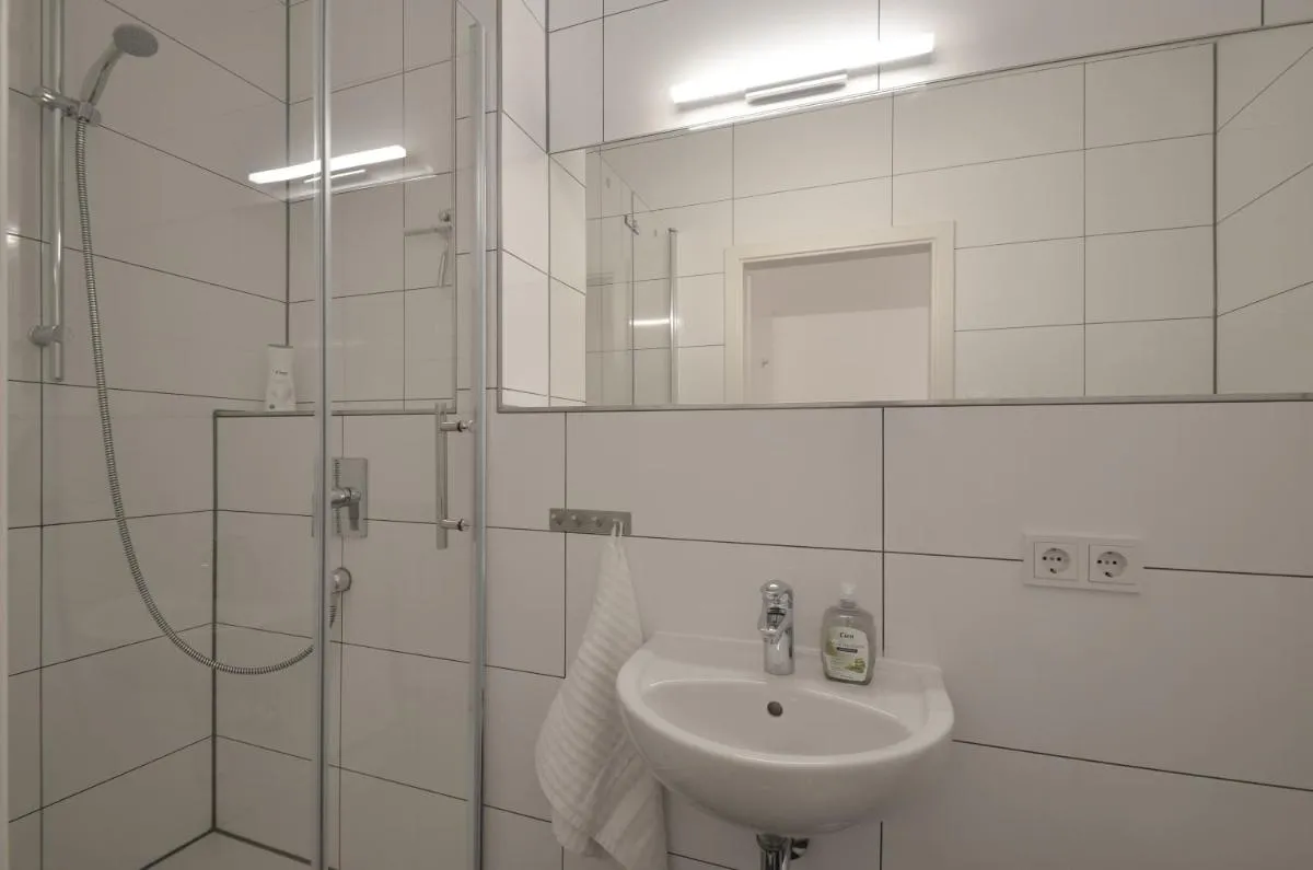 Image 6 of 3 Bathroom, Rhapsody In Roof, Penthouse