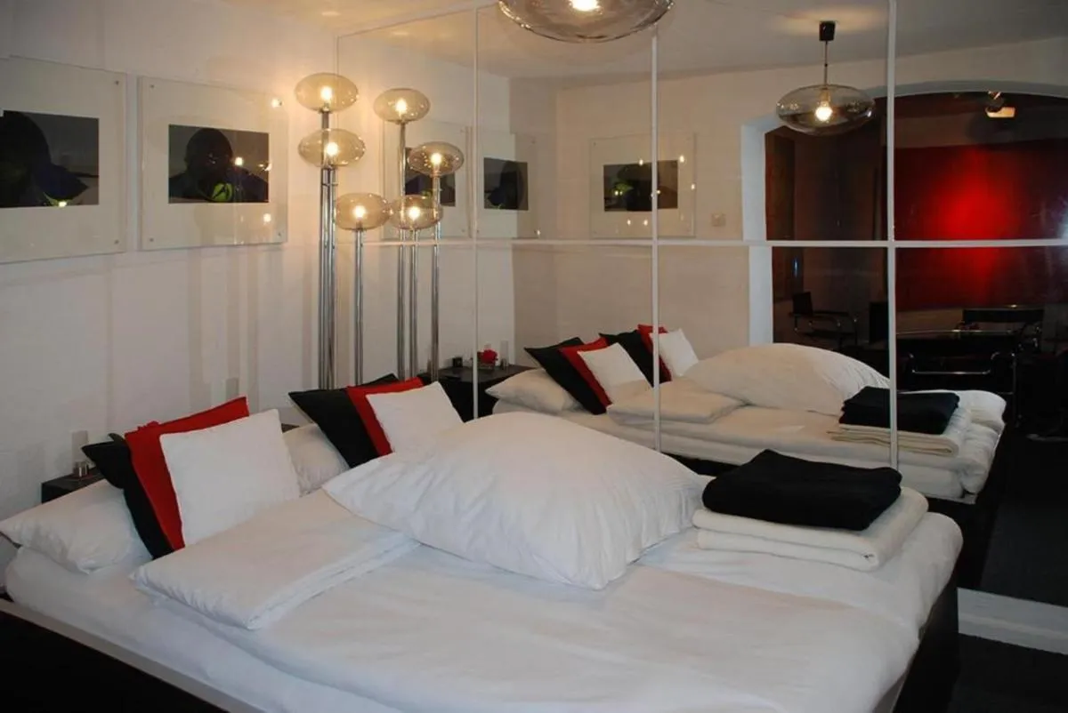 Image 1 of Artist Residence Schwabing