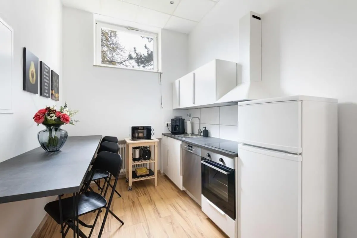 Image 3 of Big Central Apartment near Rotkreuzplatz with 3 BR for 12 PAX