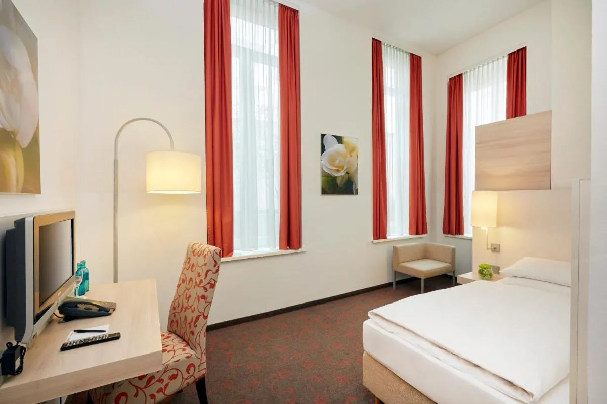 Image 1 of H+ Hotel München