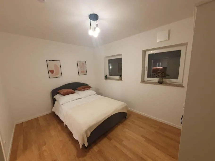 Image 5 of Helle 3 Zimmer Souterrainwohnung in einem Neubau-Villa