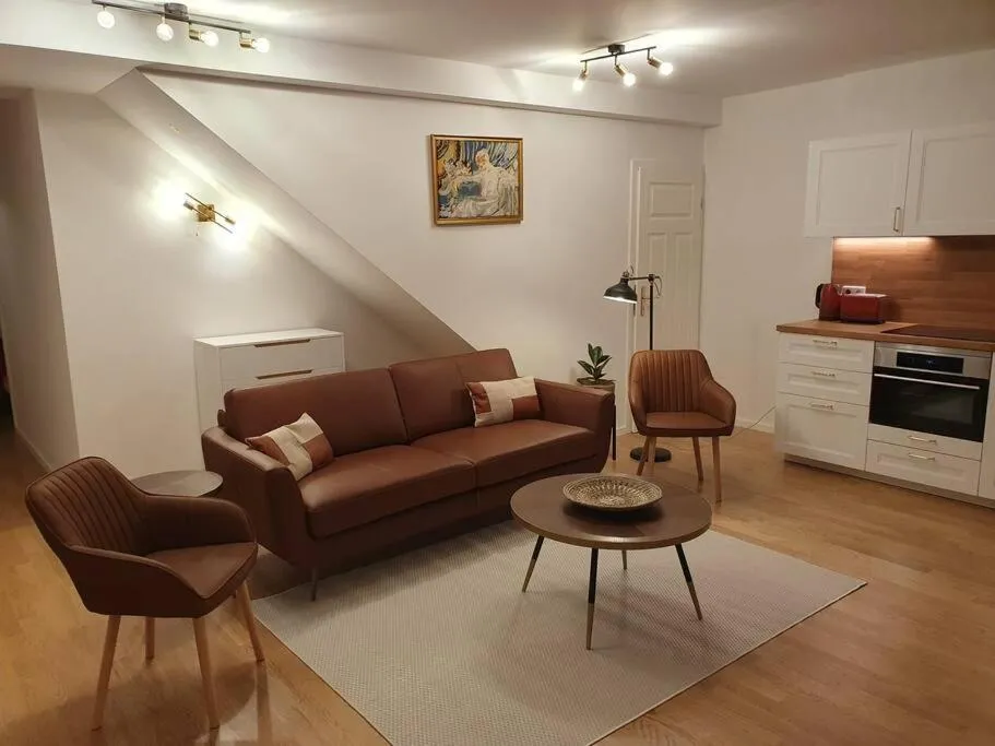 Image 3 of Helle 3 Zimmer Souterrainwohnung in einem Neubau-Villa