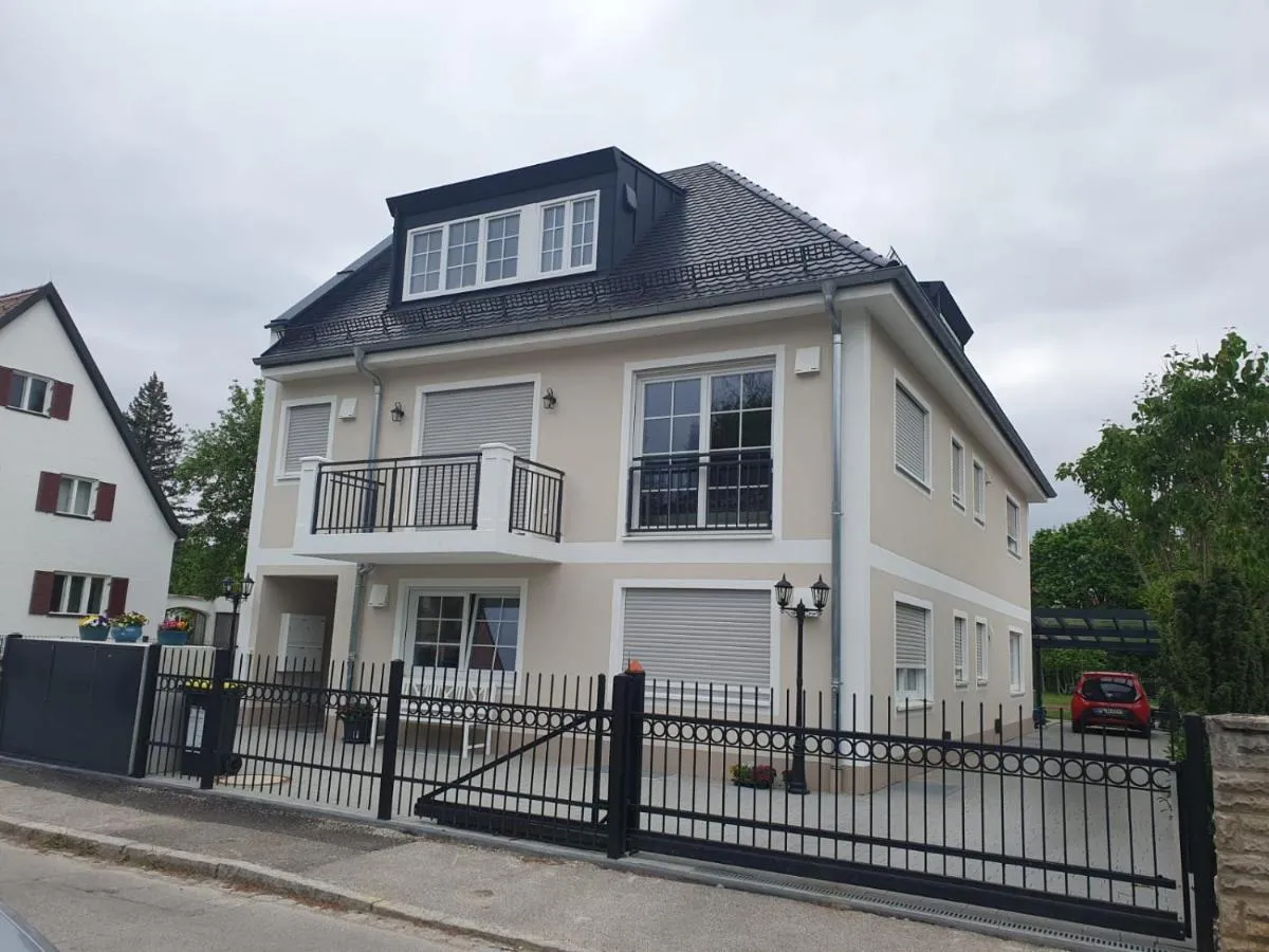 Image 4 of Helle 3 Zimmer Souterrainwohnung in einem Neubau-Villa