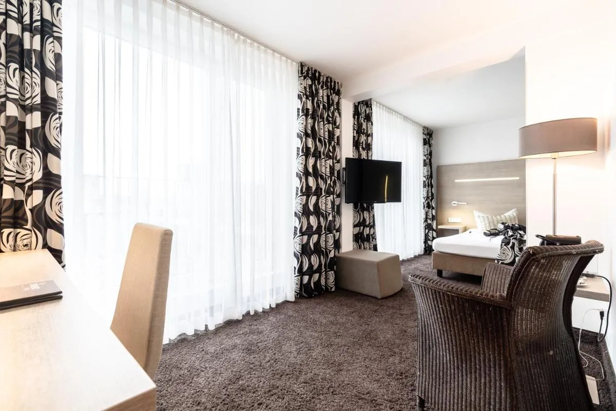 Image 1 of Hotel Demas City