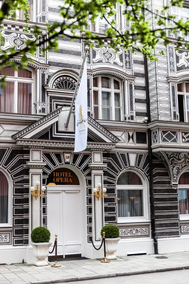 Image 3 of Hotel Opera