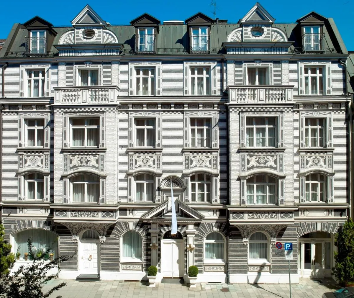 Image 2 of Hotel Opera