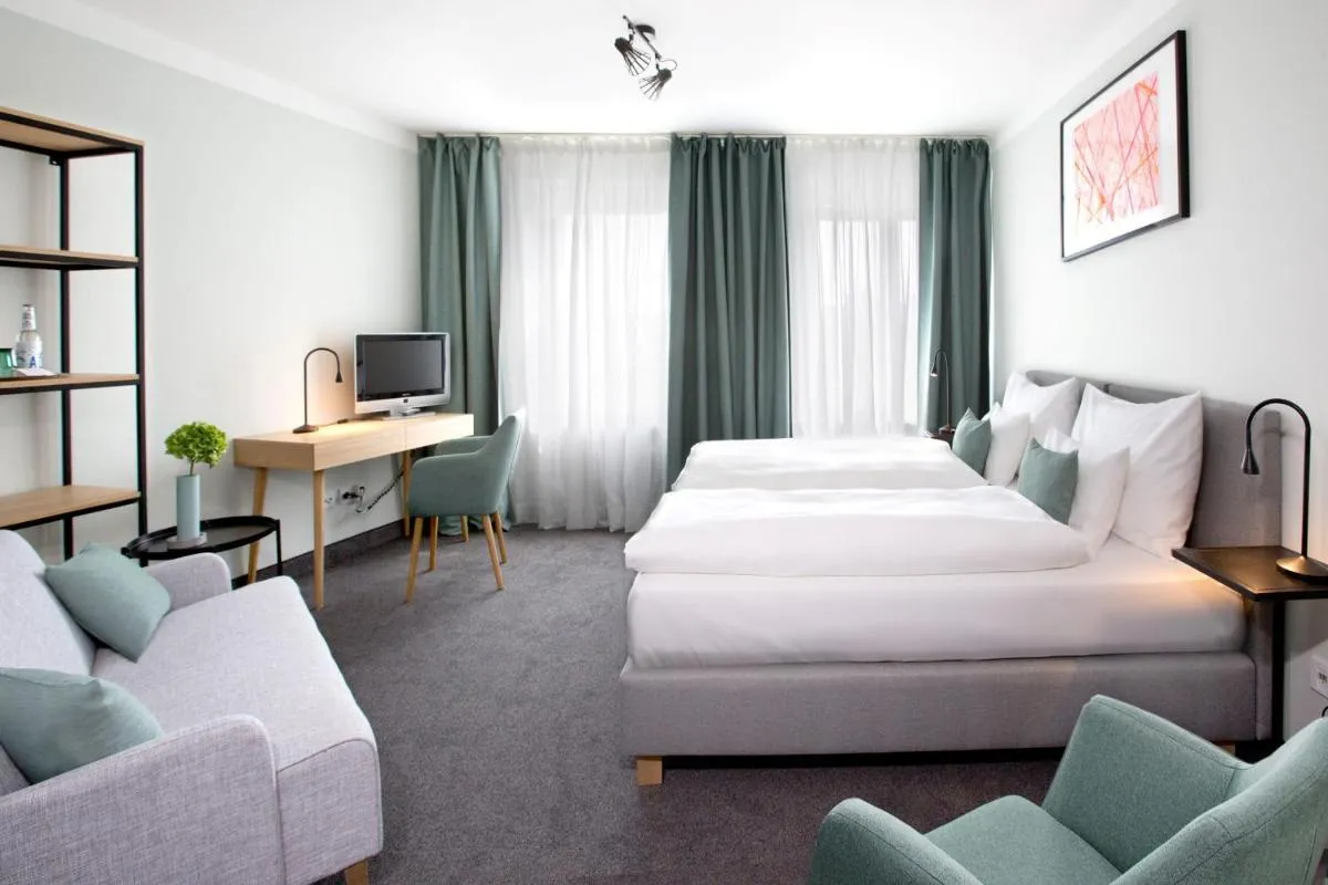 Image 3 of Hotel Rotkreuzplatz