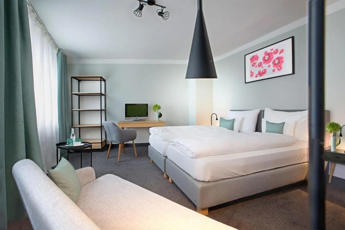 Image 1 of Hotel Rotkreuzplatz