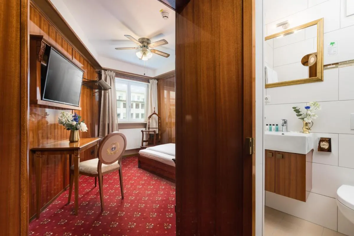 Image 2 of Hôtel du Train
