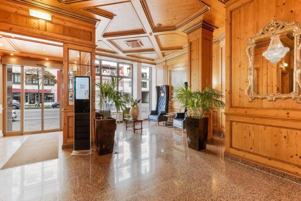 Image 3 of King’s Hotel Center Superior
