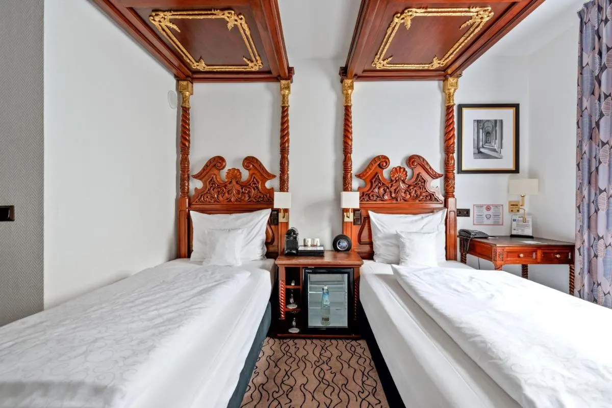 Image 1 of King’s Hotel Center Superior
