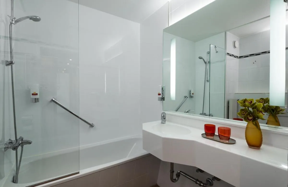 Image 2 of Leonardo Hotel Munich Arabellapark