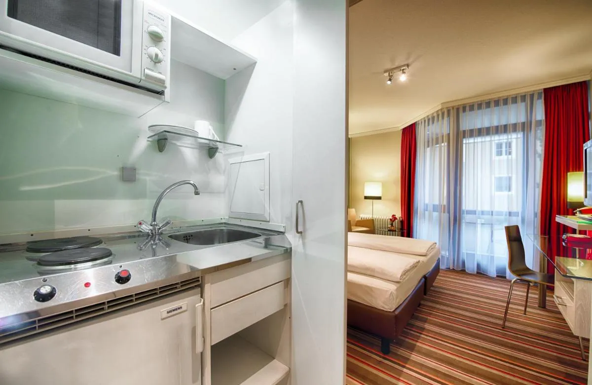 Image 2 of Leonardo Hotel & Residenz Muenchen