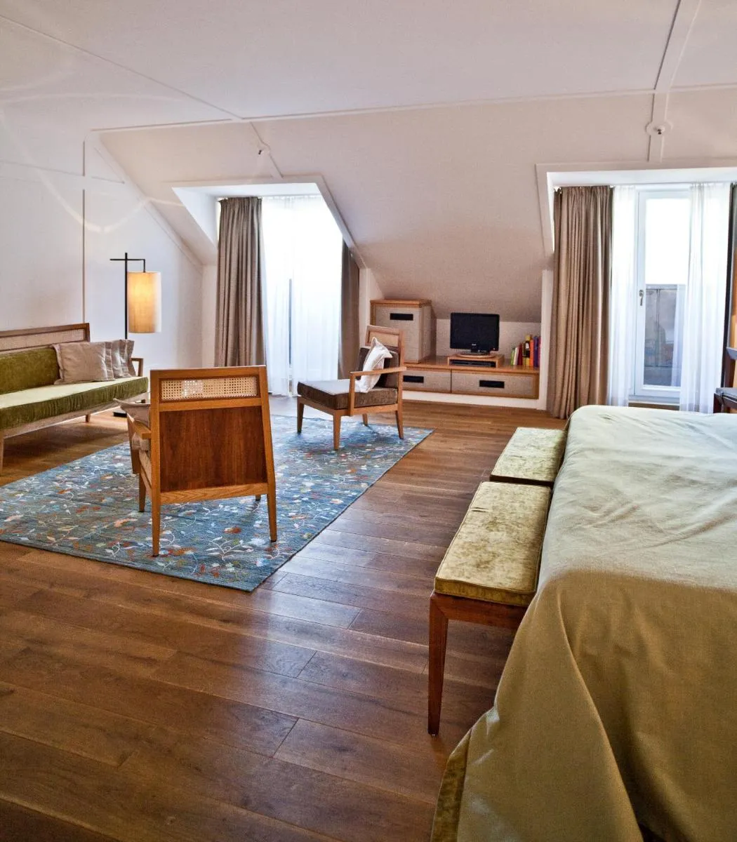 Image 5 of Louis Hotel
