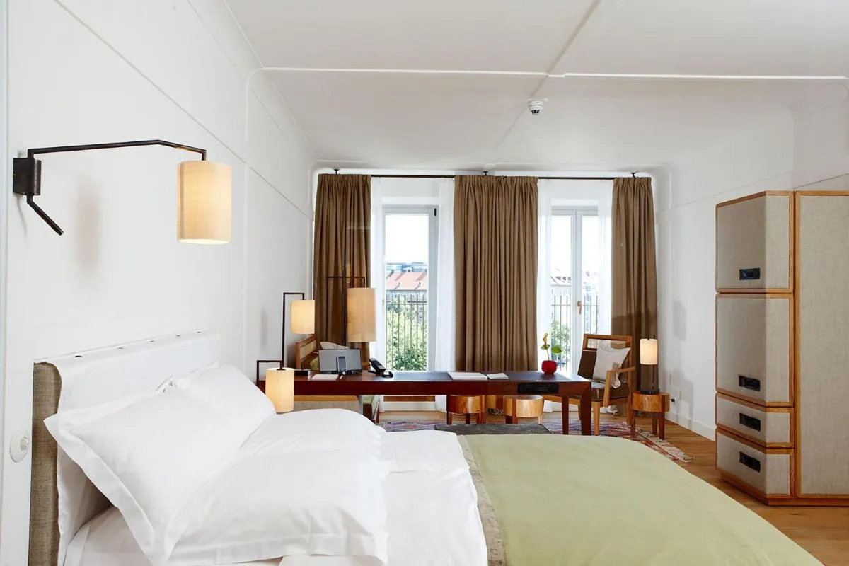 Image 2 of Louis Hotel