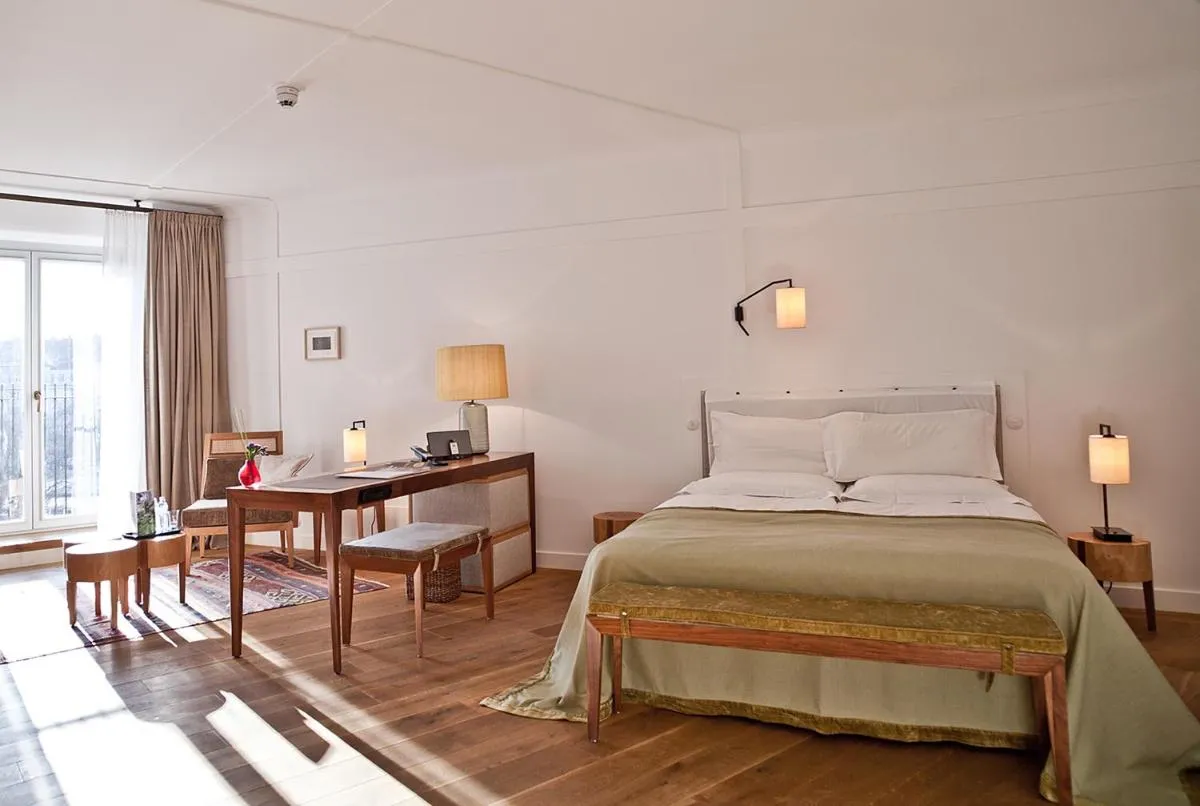 Image 1 of Louis Hotel