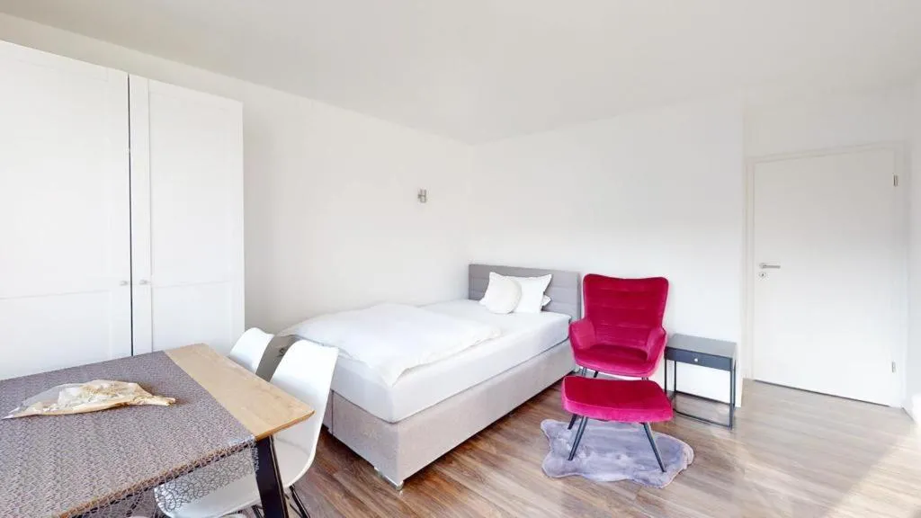 Image 5 of Spacious 4 Bedroom Apartment near City Center