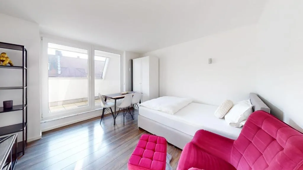 Image 1 of Spacious 4 Bedroom Apartment near City Center
