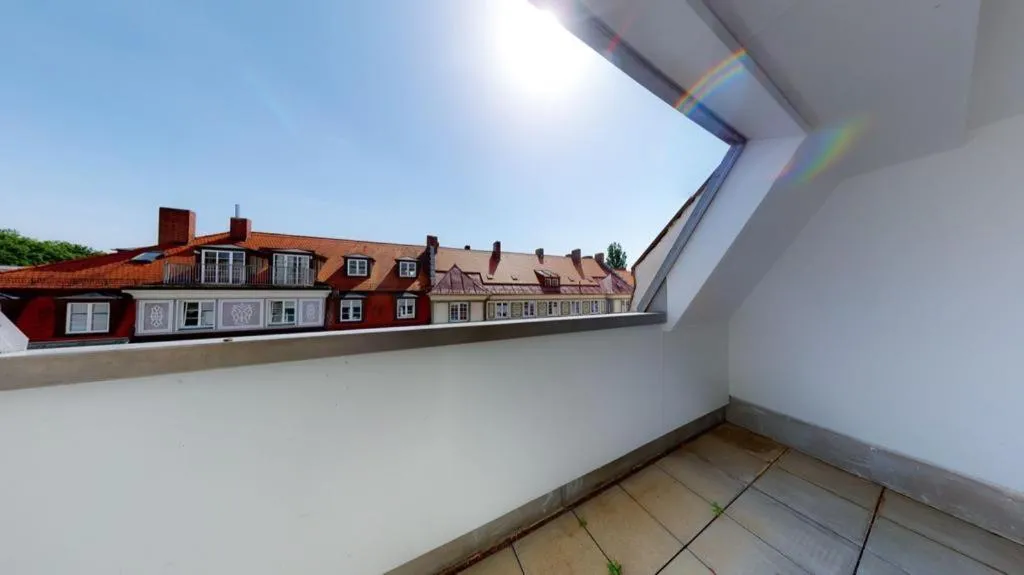 Image of Spacious 4 Bedroom Apartment near City Center