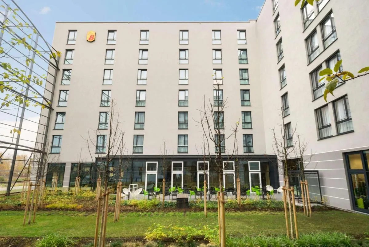 Image 4 of Super 8 by Wyndham Munich City West