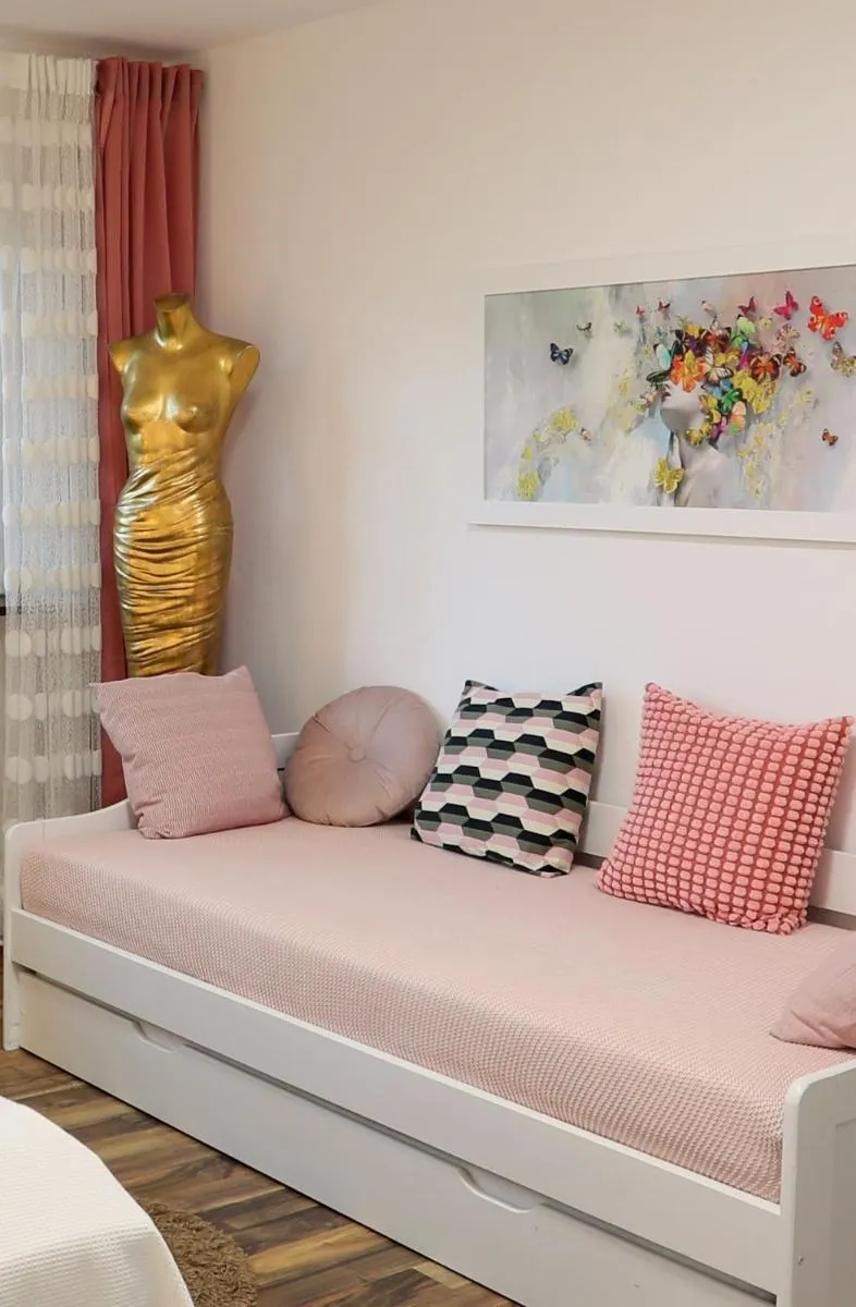 Image 3 of 10 min subway U-Bahn to Marienplatz 130 m2 – 4BR – 2Bath