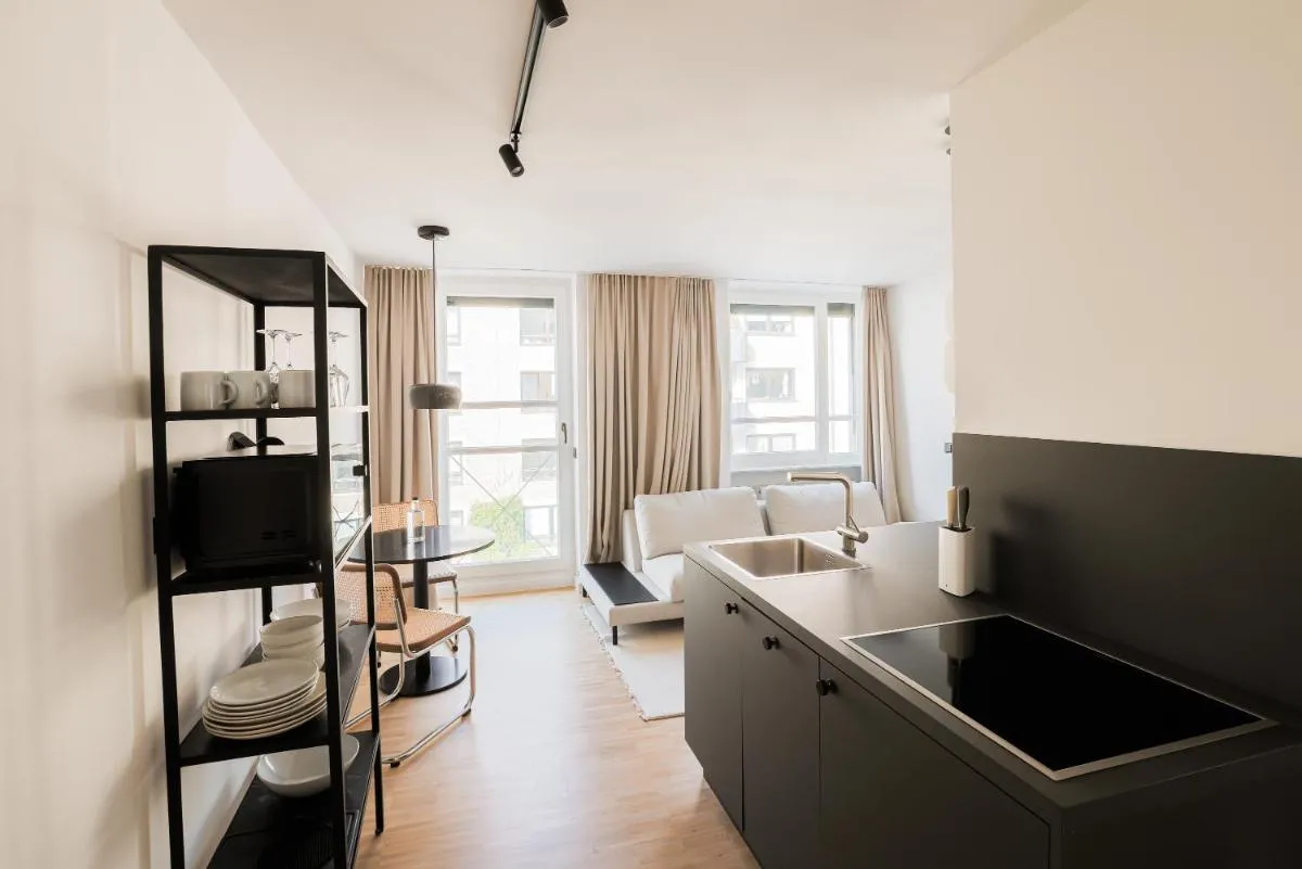 Image 4 of Bob W Munich Schwabing
