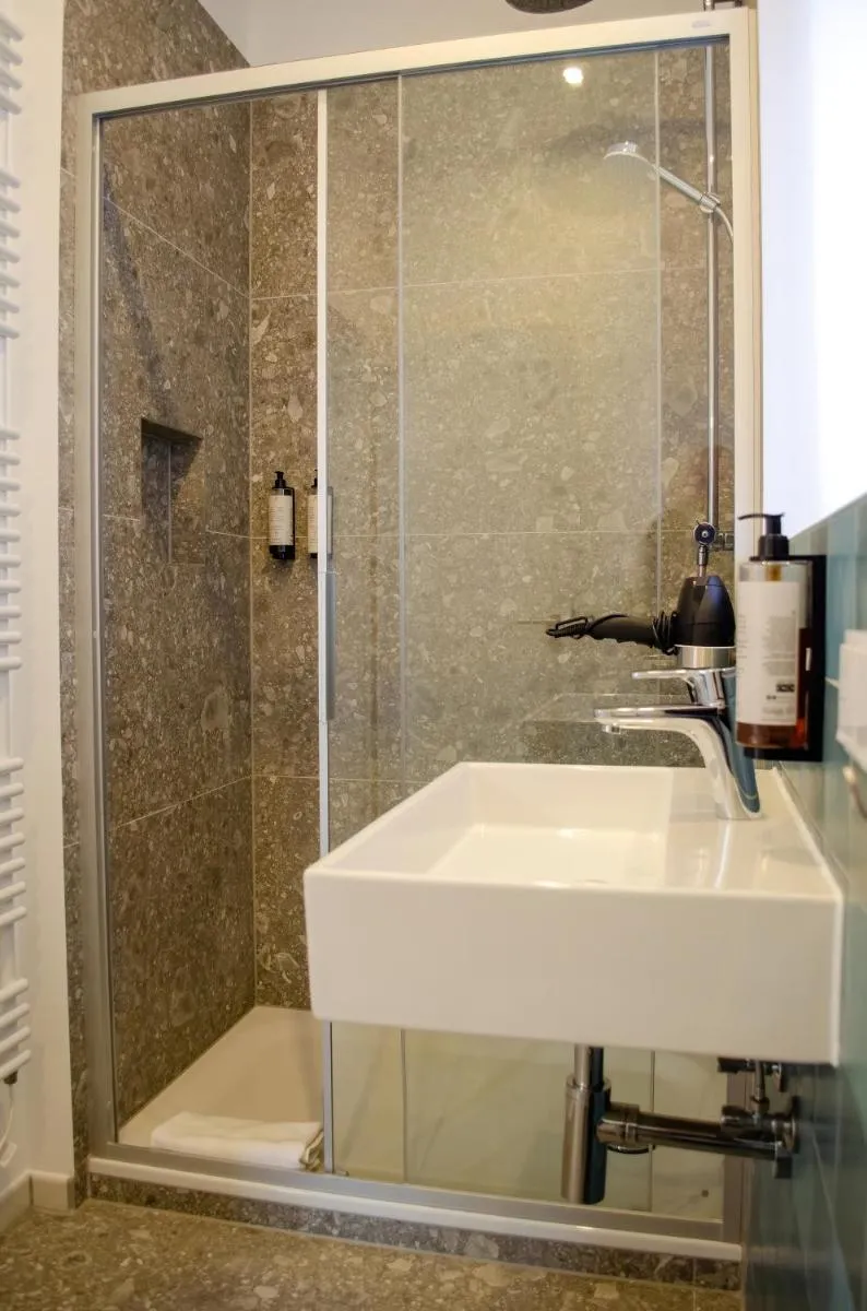 Image 3 of HOMELY STAY Studio 8 – Relaxed Self-Check-In room in Munich