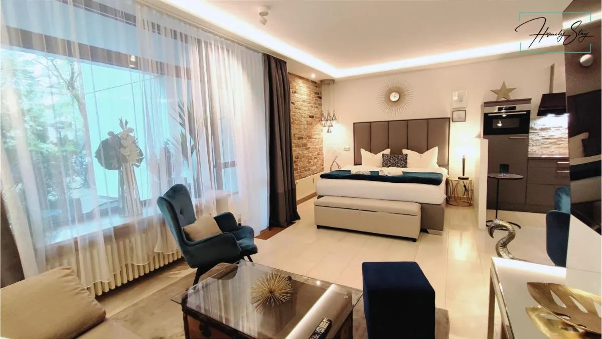 Image 1 of HOMELY STAY Studio P1 – Elegant Self-Check-in Studio-Apartment in Munich with Kitchen and Washing Machine