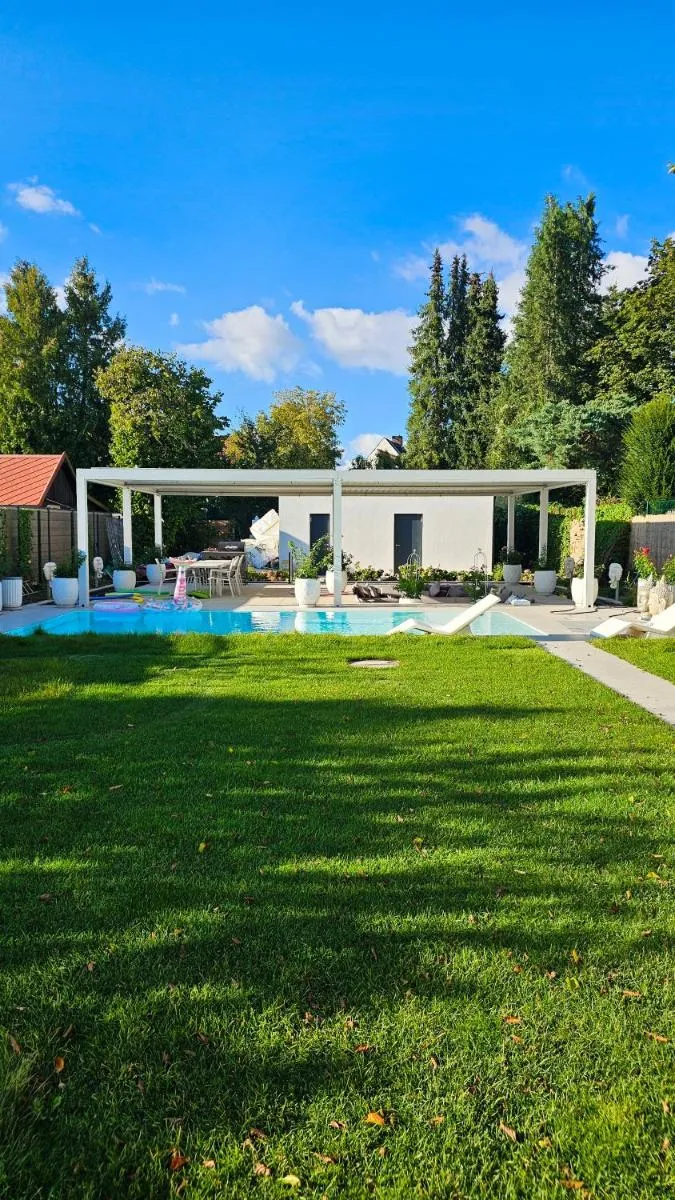 Image 3 of Luxurious large home with Pool, Garden, Koi Pond