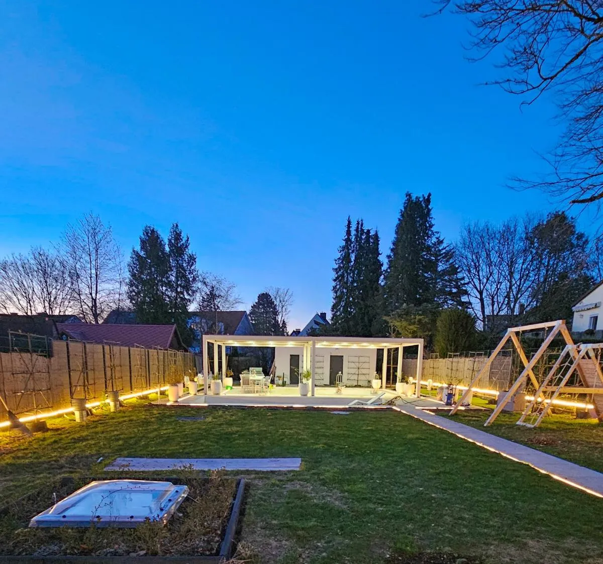 Image 1 of Luxurious large home with Pool, Garden, Koi Pond