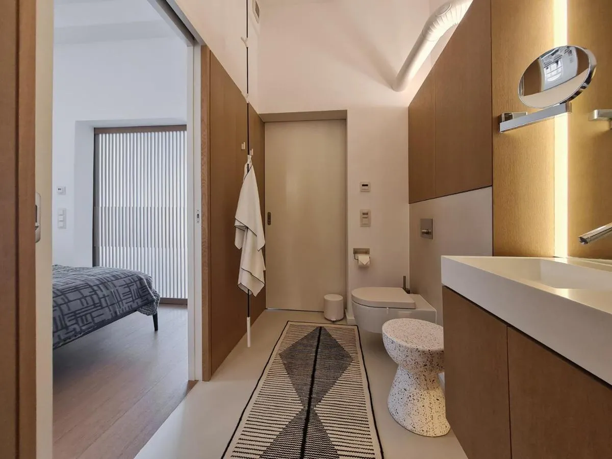 Image 2 of Luxury Omuntu-Design-Apartment Deluxe