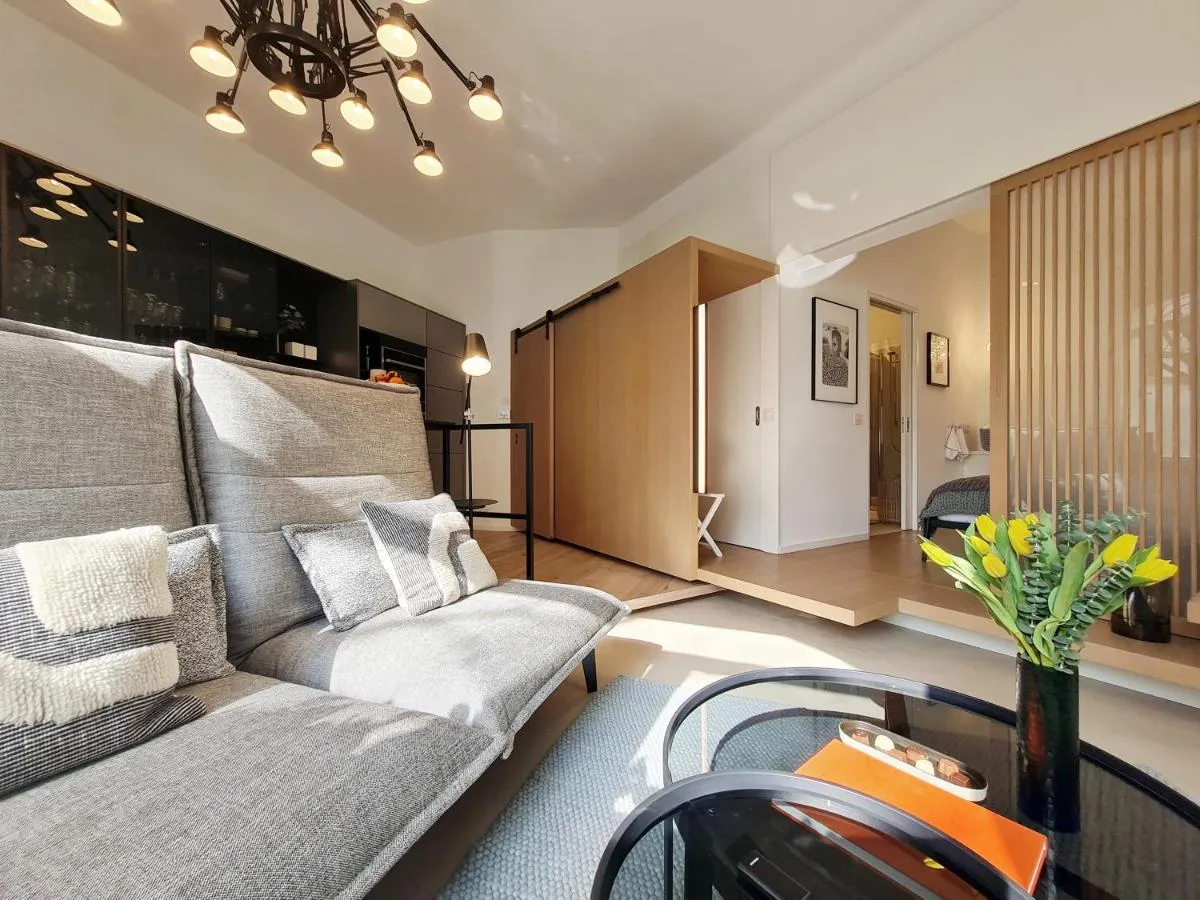 Image 3 of Luxury Omuntu-Design-Apartment Deluxe