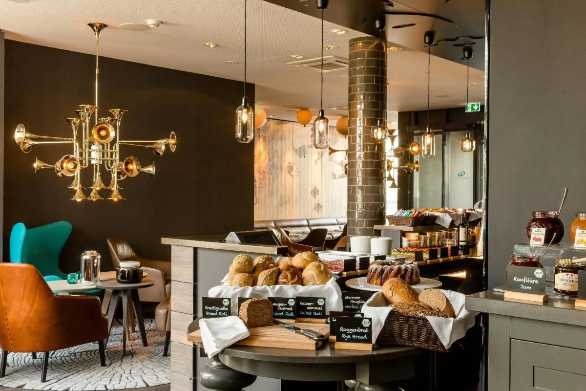 Image 3 of Motel One München-Westend