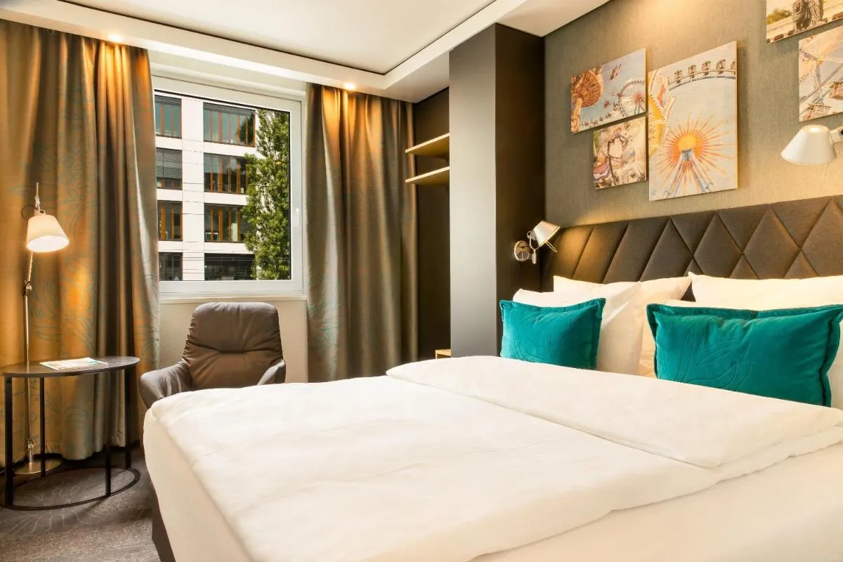Image 1 of Motel One München-Westend