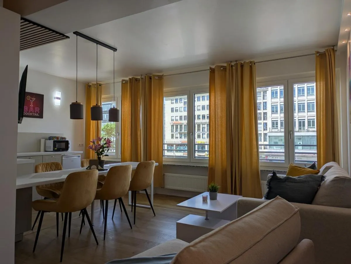 Image 3 of Munich Top Place direkt am Karlsplatz – Stachus 70 qm mit 2 Schlafzimmer Apartment Mila