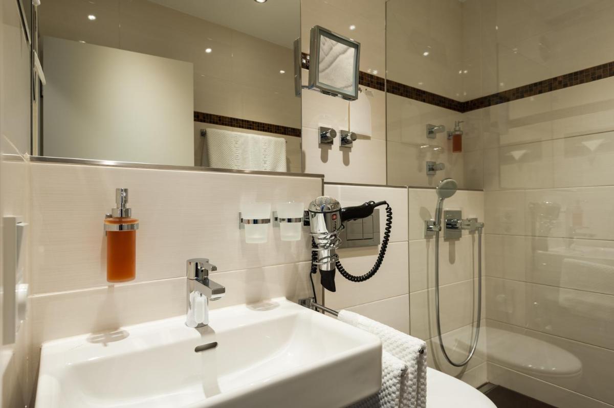 Image 2 of Hotel Antares München