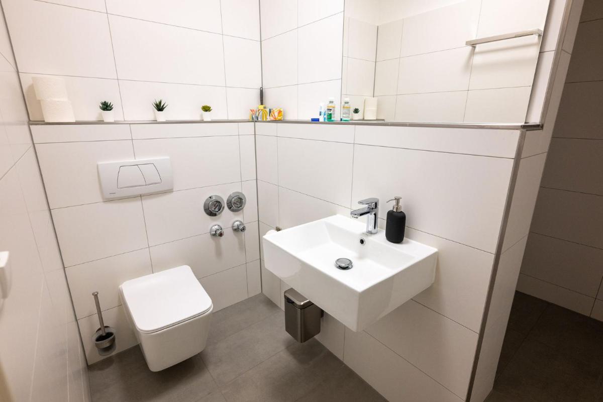 Image 2 of Munich Large Apartment 110 qm, 3 Bedrooms and very Central 1-12 Guests