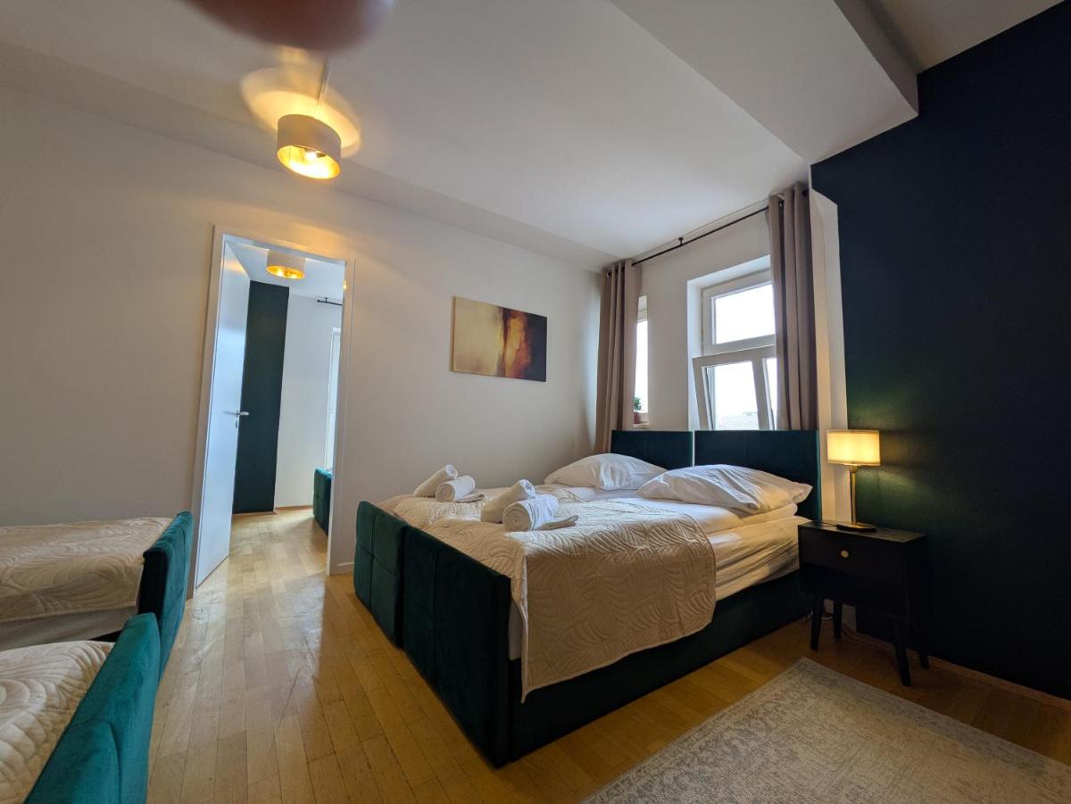 Image 1 of Munich Large Apartment 110 qm, 3 Bedrooms and very Central 1-12 Guests