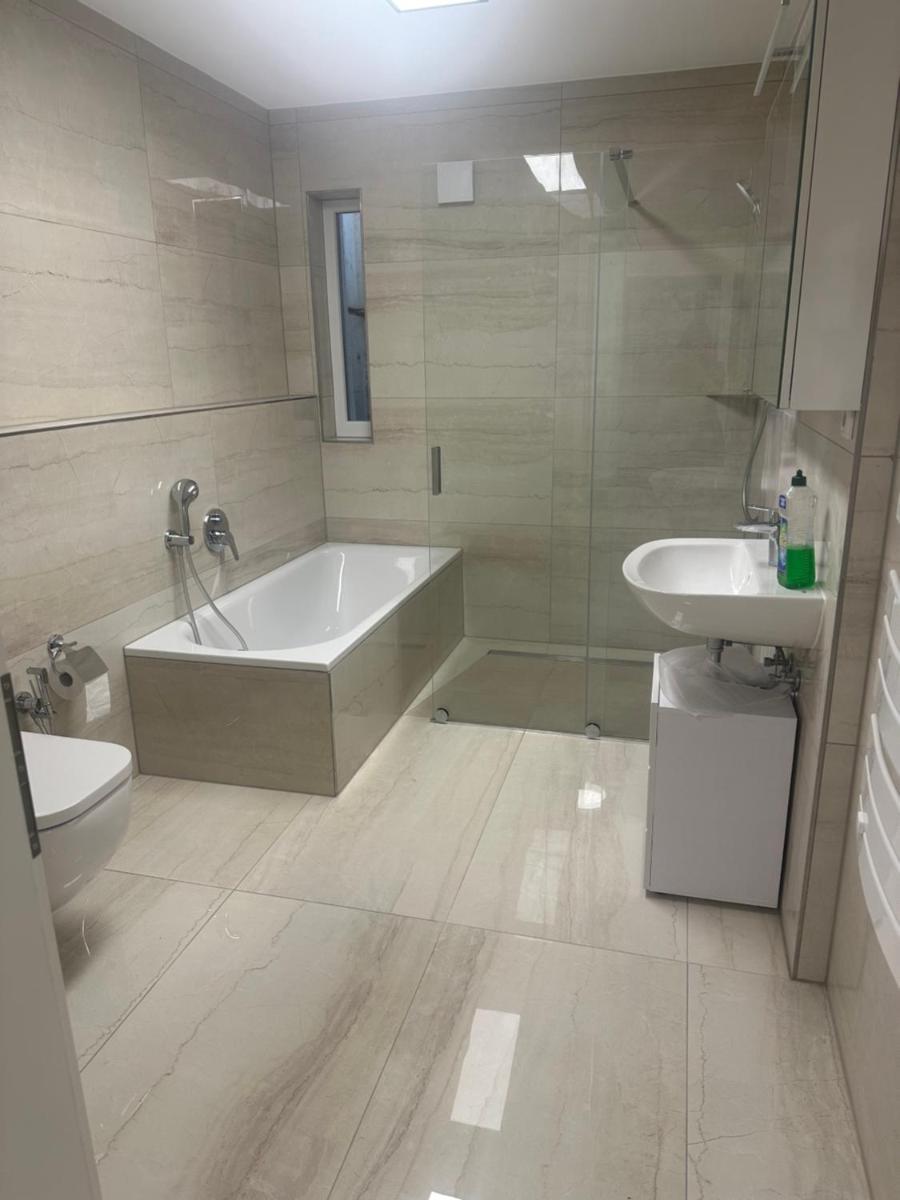 Image 2 of One Room apartment with kitchen, and private bathroom near to S8 Train line