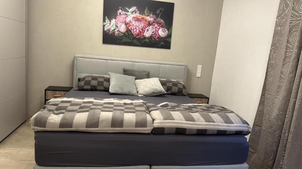 Image of One Room apartment with kitchen, and private bathroom near to S8 Train line