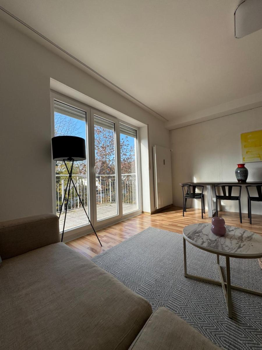 Image 1 of Quiet Family Apartment – 10 min to Center & Oktoberfest – Free Parking – Balcony – near Nymphenburg Palace & Botanical garden