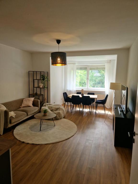 Image of Quiet Family Apartment – 10 min to Center & Oktoberfest – Free Parking – near Nymphenburg Palace & Botanical garden